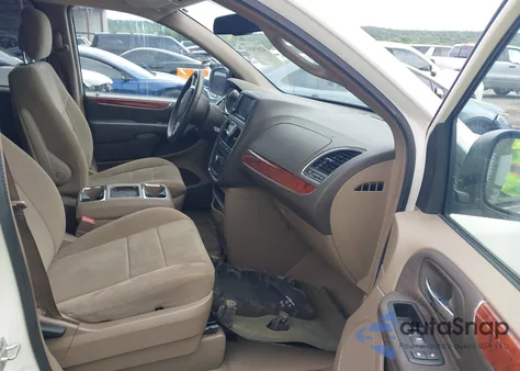 2013 Chrysler Town & Country Touring z USA, uszkodzony, nr VIN 2C4RC1BG0DR653924